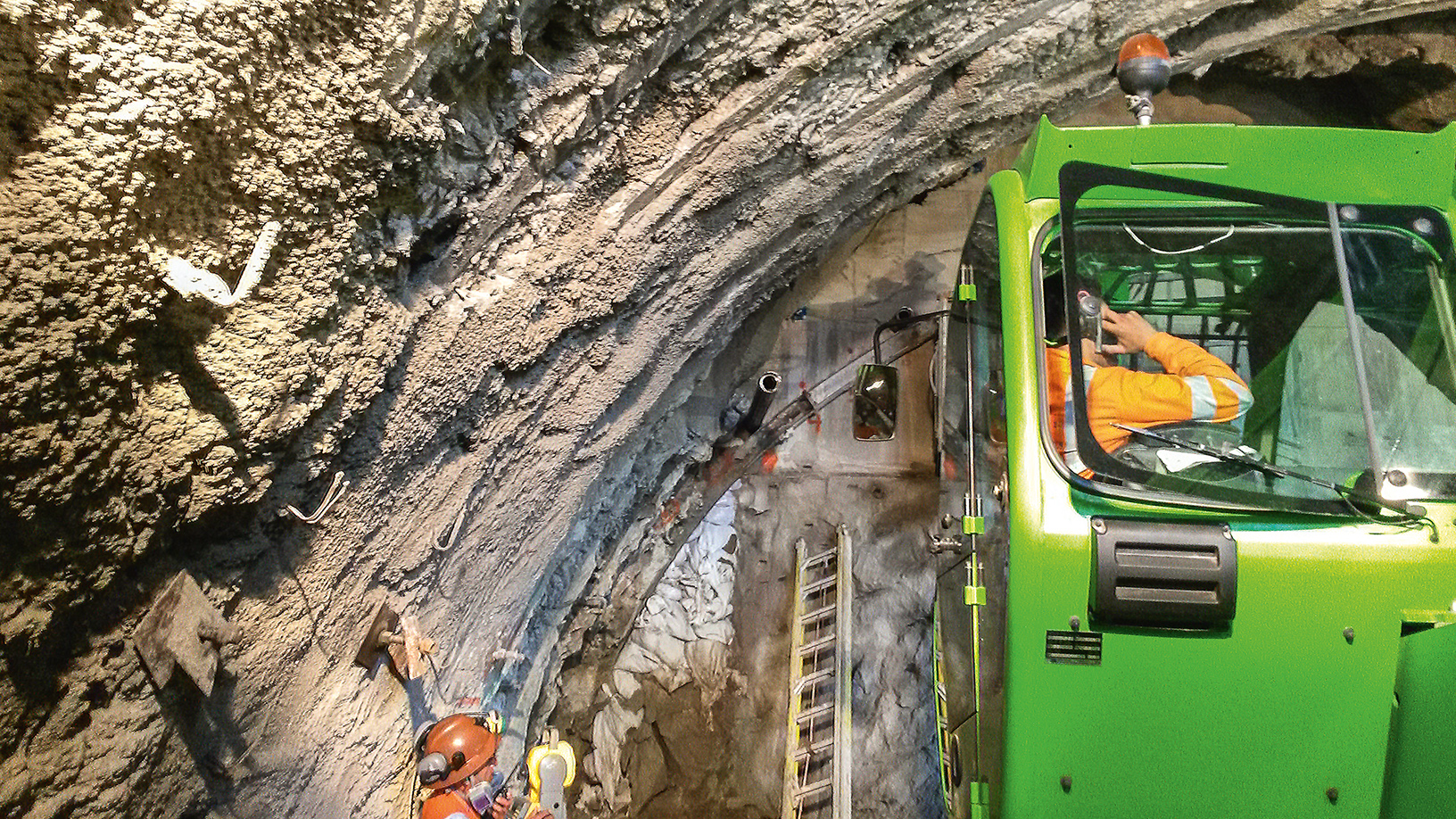The Santa Rosa Tunnel: AT – Pipe Umbrella Support System permits Continuation of Excavation following Tunnel Collapse The Santa Rosa Tunnel: AT – Pipe Umbrella Support System permits Continuation of Excavation following Tunnel Collapse