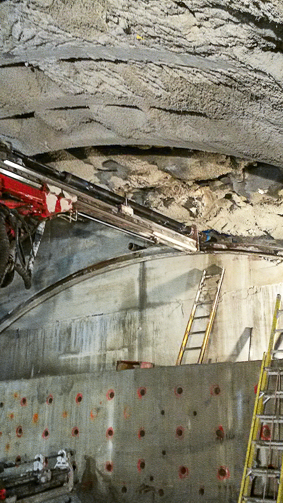 The Santa Rosa Tunnel: AT – Pipe Umbrella Support System permits Continuation of Excavation following Tunnel Collapse The Santa Rosa Tunnel: AT – Pipe Umbrella Support System permits Continuation of Excavation following Tunnel Collapse